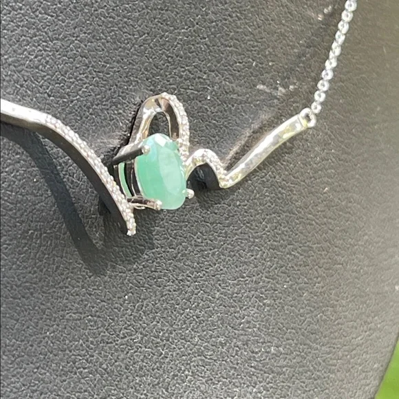 NWT Elegant Heartbeat 925 Silver Necklace with Natural Green Emerald Gemstone - Picture 4 of 11